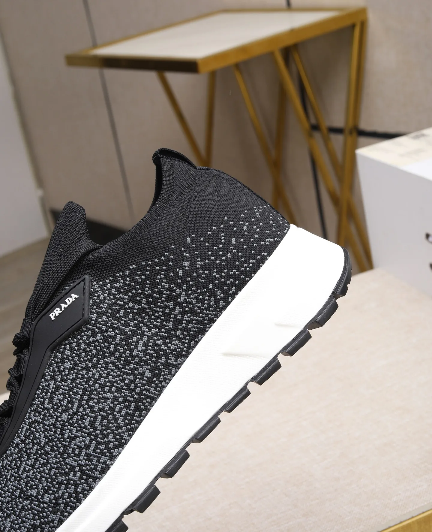 Men's clothing and shoes 💰500 👑👑The latest model of high-quality PRADA men's shoes on the Hong Kong purchasing agency official website has been launched in 1:1 copy, synchronized with Hong Kong counters, and on the same catwalk; all made of breathable fly weave ➕Imported breathable fabrics with cowhide lining, 🍡🍡The original 1:1 non-slip and wear-resistant; comfortable on the feet, attractive style, fine workmanship, and simple and neat shoe trees, showing the courage and toughness of men, 👍 Code number 38 to 45